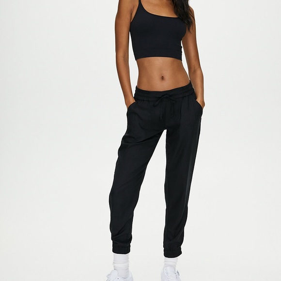 Aritzia drawstring joggers with pockets XS - Picture 3 of 9